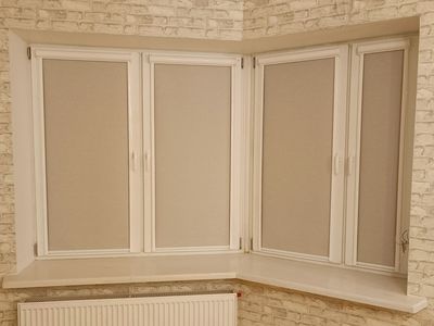 Рулонные шторы UNI2 на створки окна без сверления